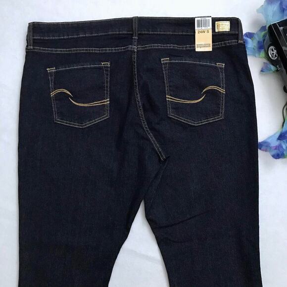 Levi's NWT Dark Wash Shaping Boot Cut Jeans Women 24W Short - Picture 6 of 10